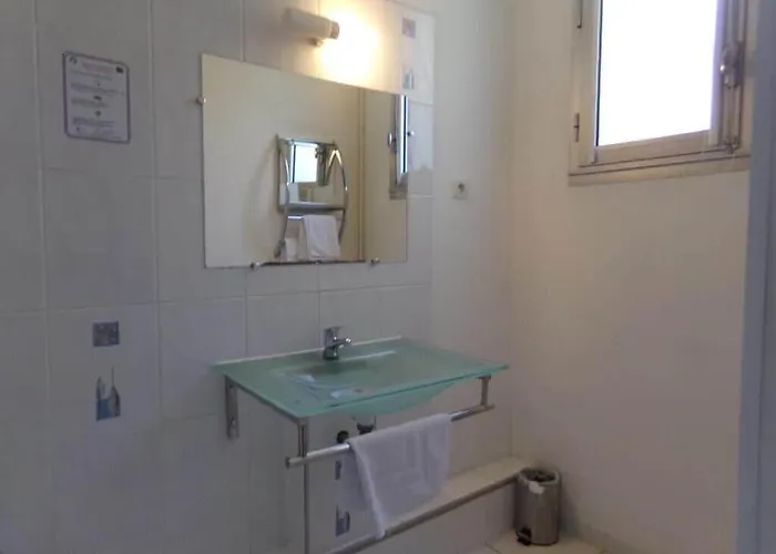 Ashley Centre Gare Отель